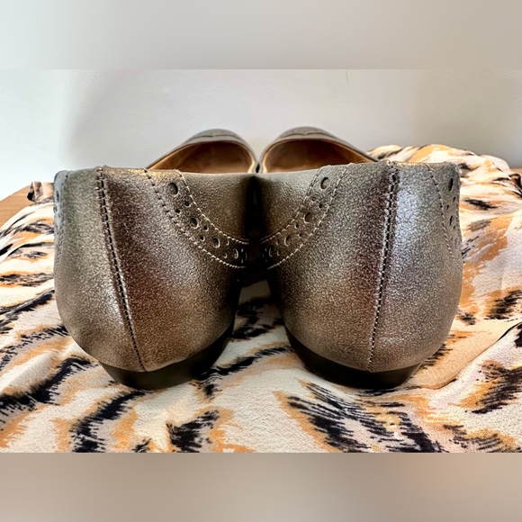 Gun metal gray brogue style flats - Picture 5 of 9